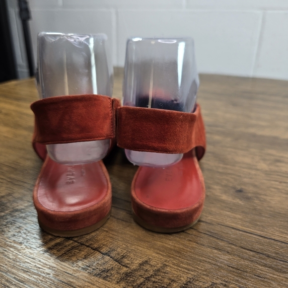 Everlane Red Suede Pointed Toe Slingback Flats - Picture 11 of 13